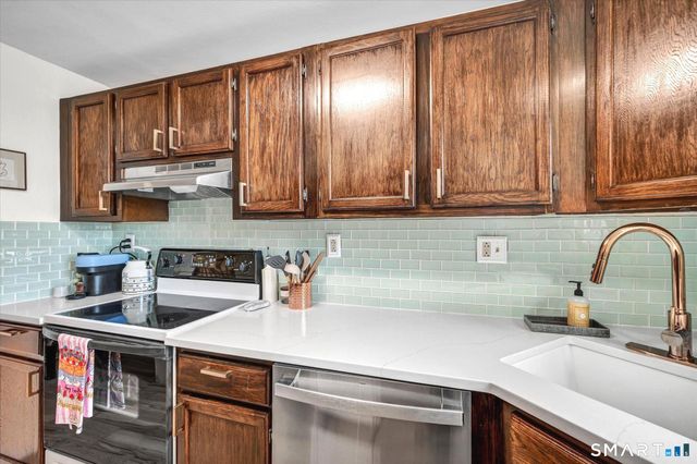 301 Cedar Hollow Drive 301, Rocky Hill, CT 06067