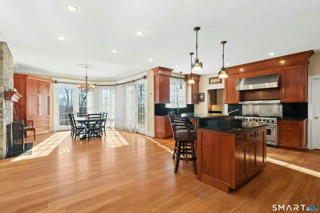 215 Old Mountain Road, Farmington, CT 06032