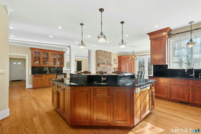 215 Old Mountain Road, Farmington, CT 06032