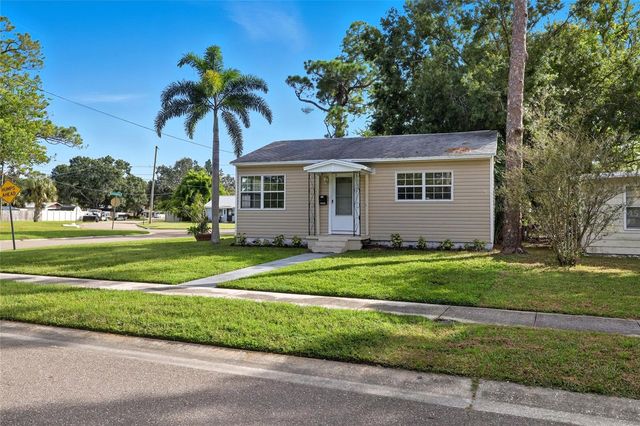 140 SW LINCOLN CIRCLE N, St Petersburg, FL 33703