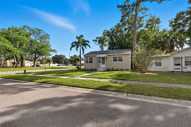 140 SW LINCOLN CIRCLE N, St Petersburg, FL 33703