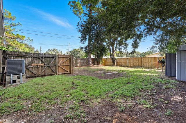 140 SW LINCOLN CIRCLE N, St Petersburg, FL 33703