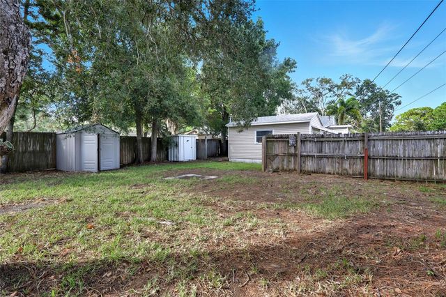 140 SW LINCOLN CIRCLE N, St Petersburg, FL 33703