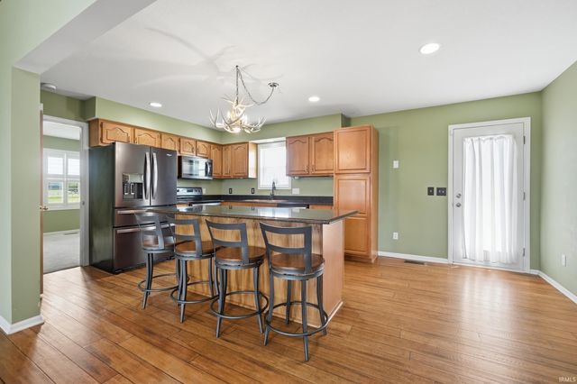 5611 S Doyle Road, New Haven, IN 46774