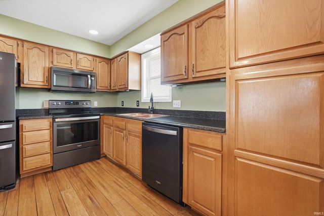 5611 S Doyle Road, New Haven, IN 46774