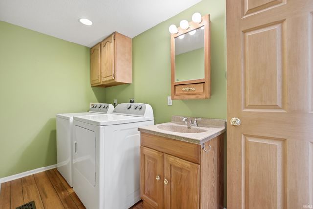 5611 S Doyle Road, New Haven, IN 46774