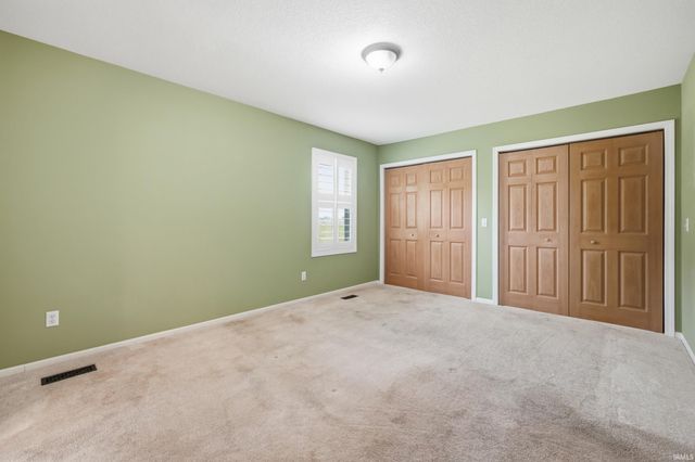 5611 S Doyle Road, New Haven, IN 46774