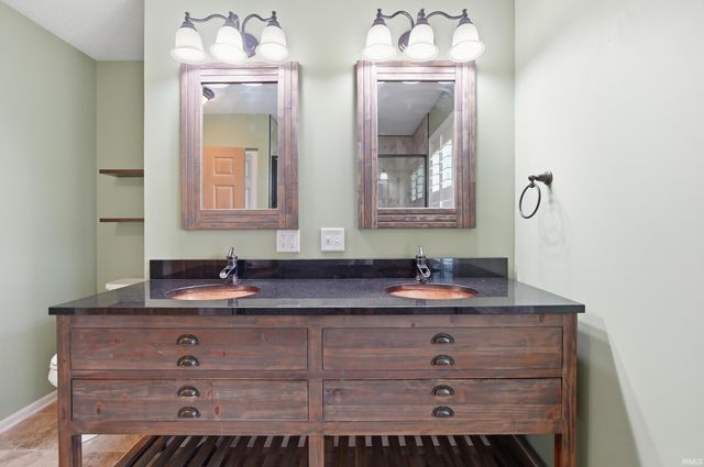 5611 S Doyle Road, New Haven, IN 46774
