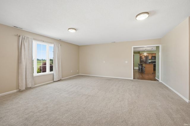 5611 S Doyle Road, New Haven, IN 46774