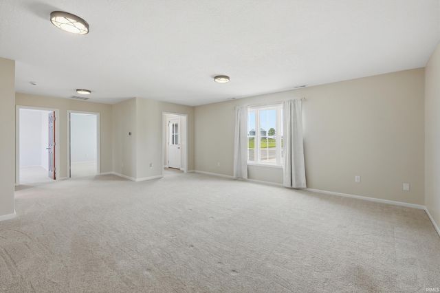 5611 S Doyle Road, New Haven, IN 46774