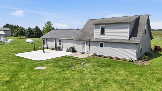 5611 S Doyle Road, New Haven, IN 46774