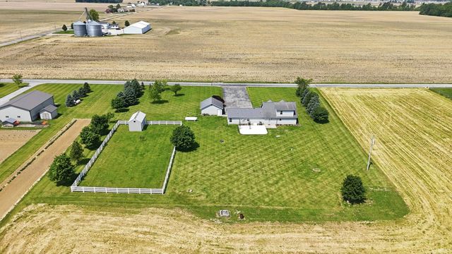 5611 S Doyle Road, New Haven, IN 46774