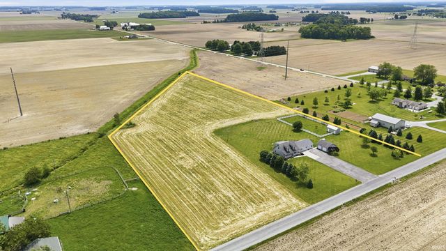 5611 S Doyle Road, New Haven, IN 46774