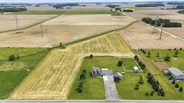 5611 S Doyle Road, New Haven, IN 46774