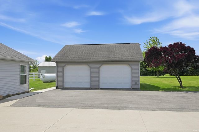 5611 S Doyle Road, New Haven, IN 46774