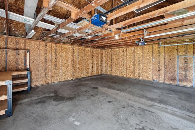 5611 S Doyle Road, New Haven, IN 46774
