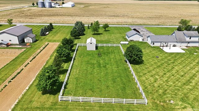 5611 S Doyle Road, New Haven, IN 46774
