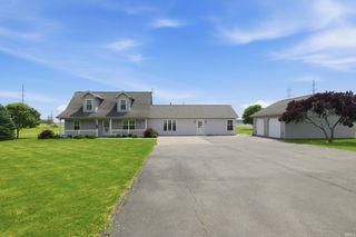 5611 S Doyle Road, New Haven, IN 46774