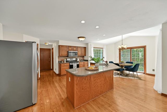 14285 W North Oak BOULEVARD, New Berlin, WI 53151