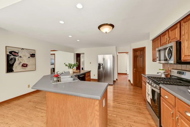 14285 W North Oak BOULEVARD, New Berlin, WI 53151