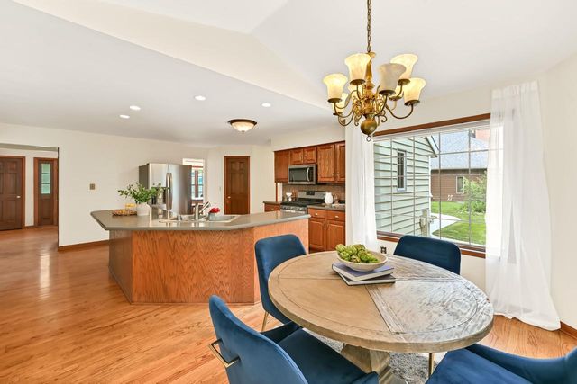 14285 W North Oak BOULEVARD, New Berlin, WI 53151