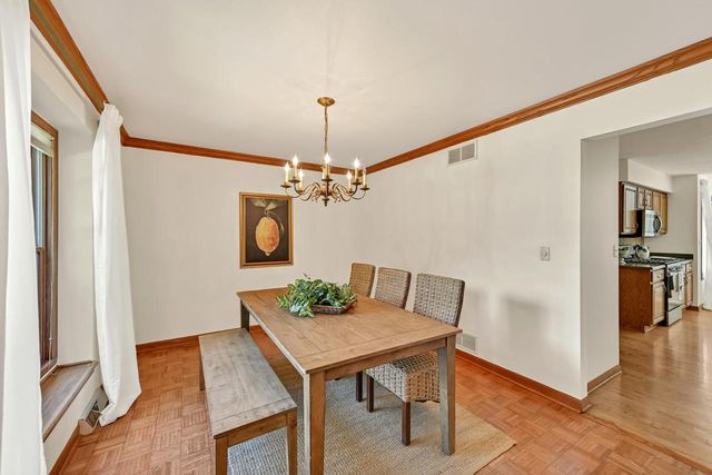 14285 W North Oak BOULEVARD, New Berlin, WI 53151