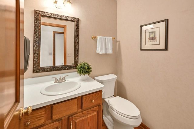 14285 W North Oak BOULEVARD, New Berlin, WI 53151