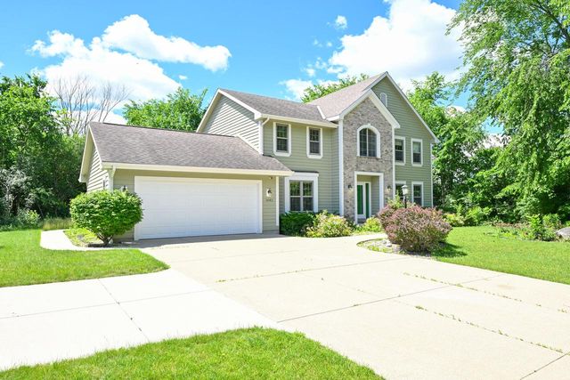14285 W North Oak BOULEVARD, New Berlin, WI 53151
