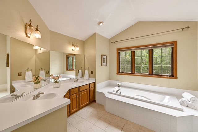 14285 W North Oak BOULEVARD, New Berlin, WI 53151