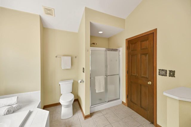 14285 W North Oak BOULEVARD, New Berlin, WI 53151