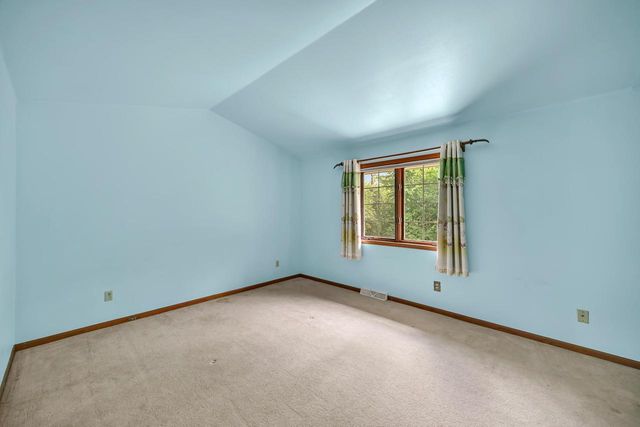 14285 W North Oak BOULEVARD, New Berlin, WI 53151