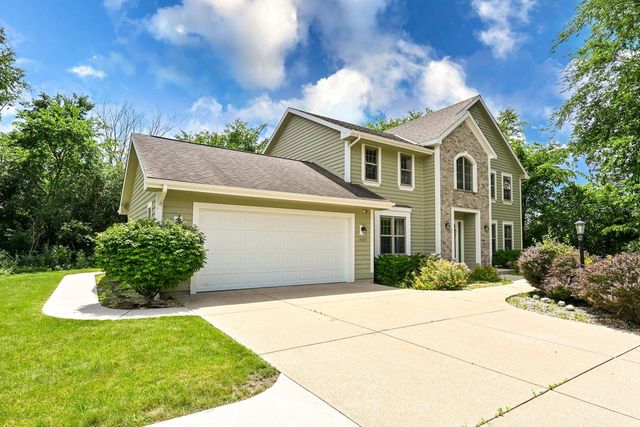 14285 W North Oak BOULEVARD, New Berlin, WI 53151