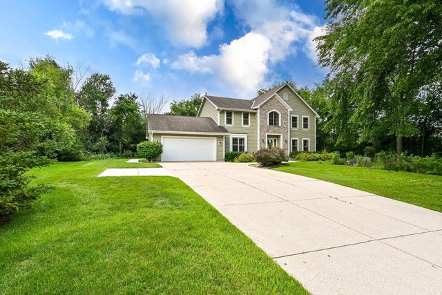 14285 W North Oak BOULEVARD, New Berlin, WI 53151