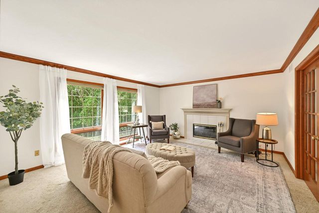 14285 W North Oak BOULEVARD, New Berlin, WI 53151