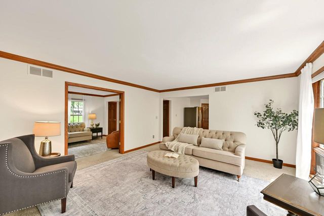 14285 W North Oak BOULEVARD, New Berlin, WI 53151