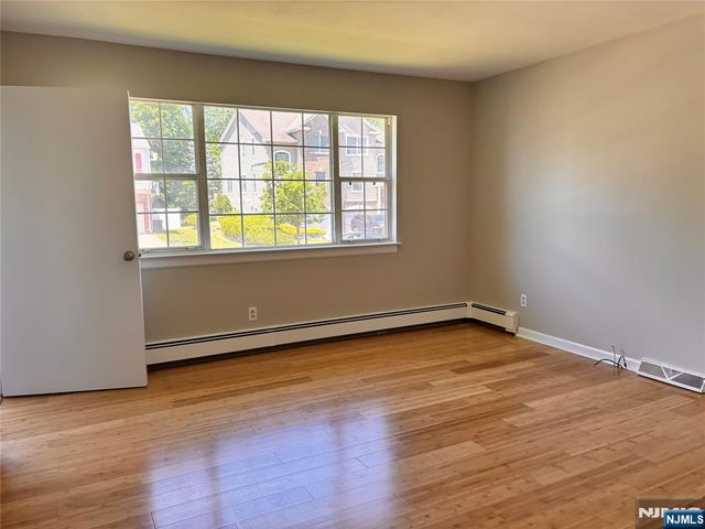 21 Wanamaker Avenue 1st floor, Waldwick, NJ 07463
