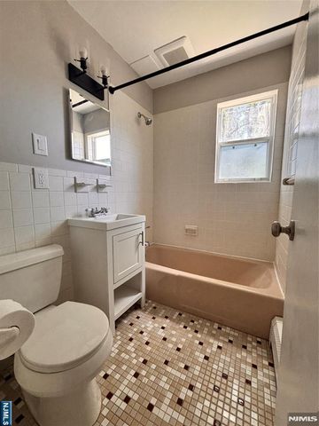 21 Wanamaker Avenue 1st floor, Waldwick, NJ 07463