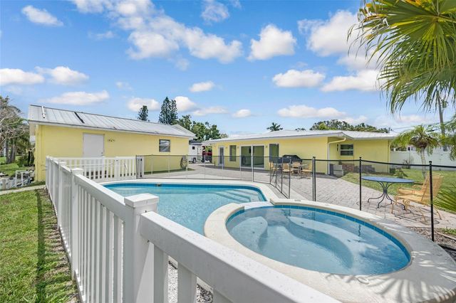 5207 PALMETTO POINT DRIVE, Palmetto, FL 34221