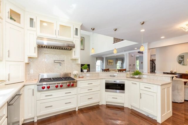 14 Sarah St, Burlington, MA 01803