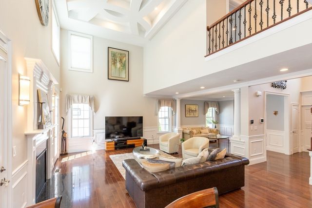 14 Sarah St, Burlington, MA 01803