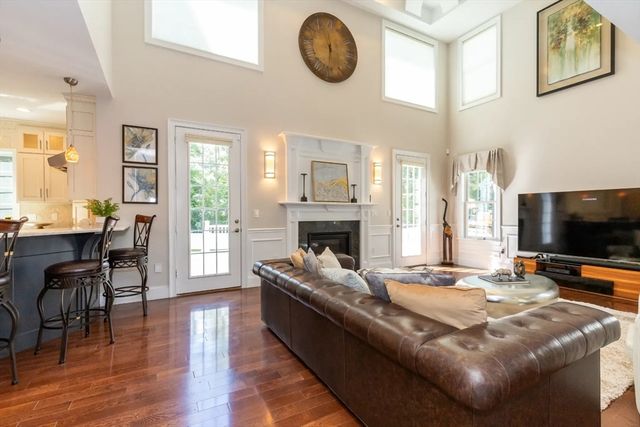 14 Sarah St, Burlington, MA 01803