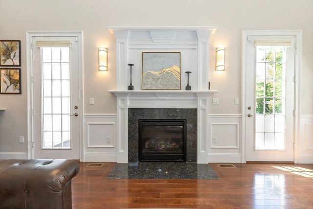 14 Sarah St, Burlington, MA 01803