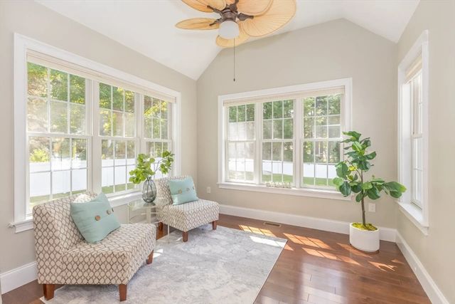 14 Sarah St, Burlington, MA 01803