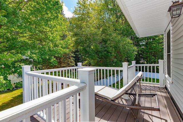 14 Sarah St, Burlington, MA 01803