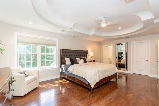 14 Sarah St, Burlington, MA 01803