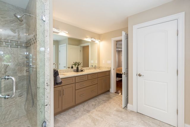 14 Sarah St, Burlington, MA 01803