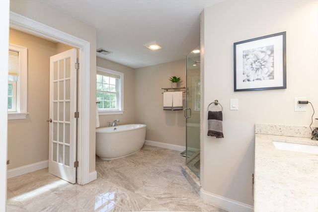 14 Sarah St, Burlington, MA 01803