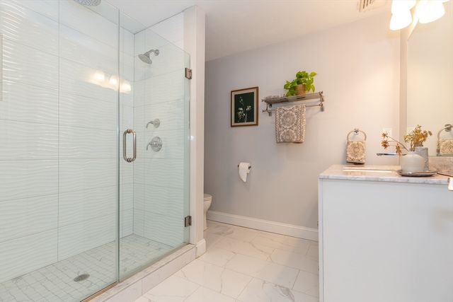 14 Sarah St, Burlington, MA 01803