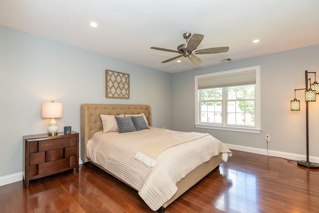 14 Sarah St, Burlington, MA 01803