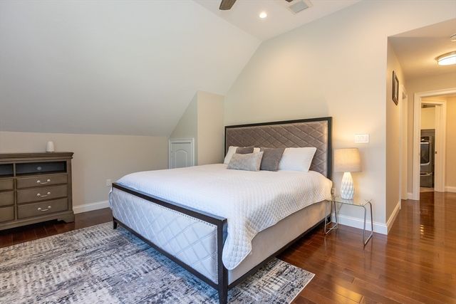 14 Sarah St, Burlington, MA 01803